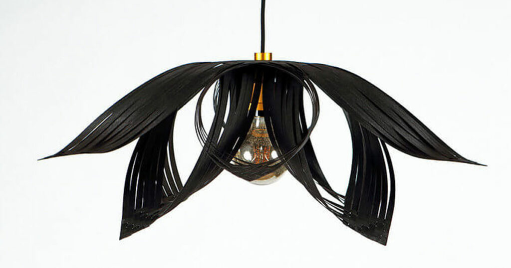 lampa Black Lilly (“Si-LIGHT Latvia”)